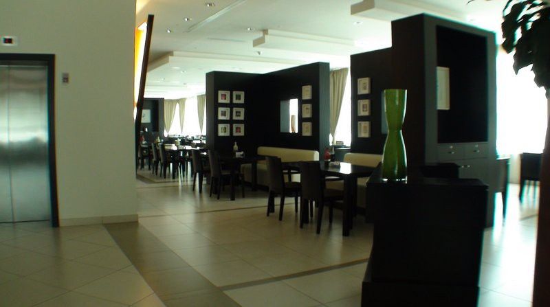 Holiday Inn Express Dubai Internet City, An Ihg Hotel Ngoại thất bức ảnh